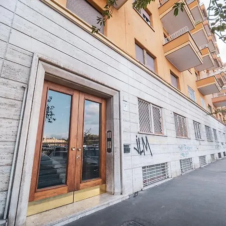 St. Peter Twilight Buddyrent Roma